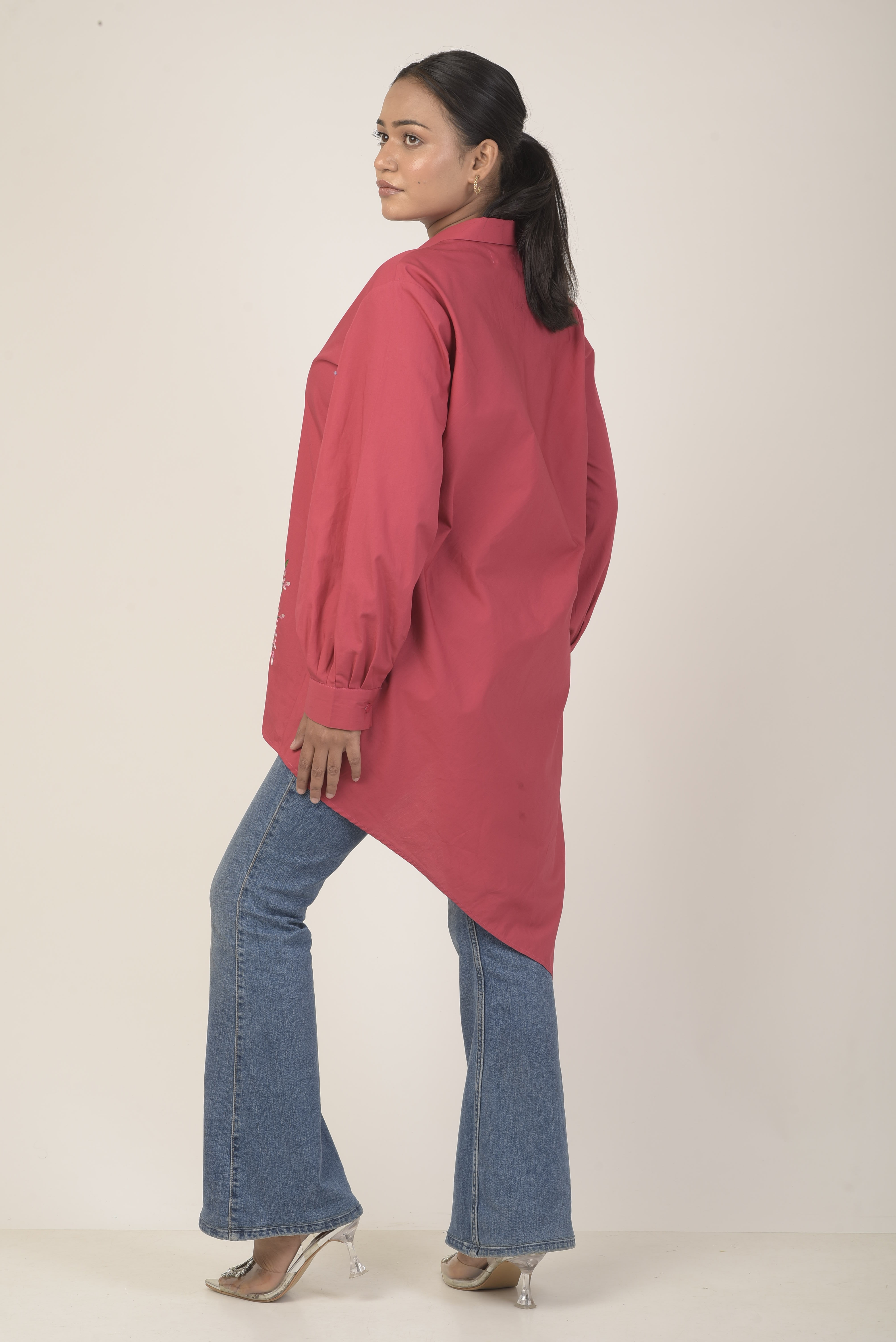 Magenta high-low shirt with floral embroidery